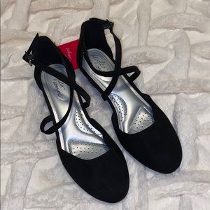 NWT Women’s Flats
